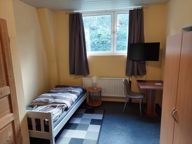 Röntgenstrasse, Hessisch-Lichtenau, 5 Bedrooms Bedrooms, ,1 BathroomBathrooms,Apartment,For Rent,Röntgenstrasse,1029